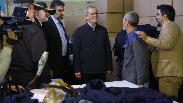بازدید سرزده دکتر پزشکیان از مرکز ترک اعتیاد سروش/ افطار رئیس جمهور با مددجویان کمپ