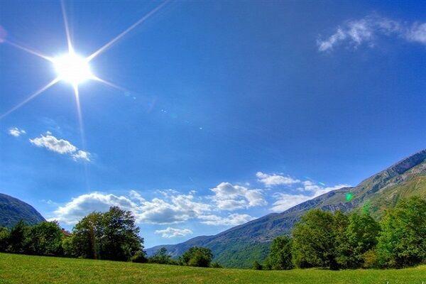 آسمان تهران صاف همراه با افزایش باد است