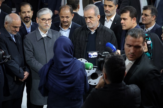 پزشکیان: تولیدات محصولات فناوری نباید منحصر به مصرف داخلی باشد