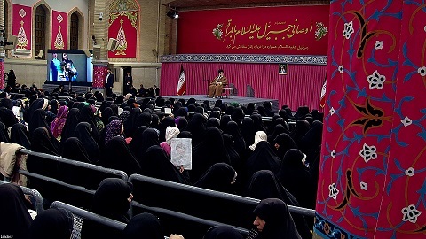 دیدار هزاران نفر از زنان و دختران با رهبر انقلاب آغاز شد