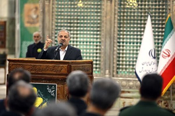 معلمان، اندیشه های امام و شهدا را به نسل آینده منتقل و راه آنان را ادامه خواهند داد