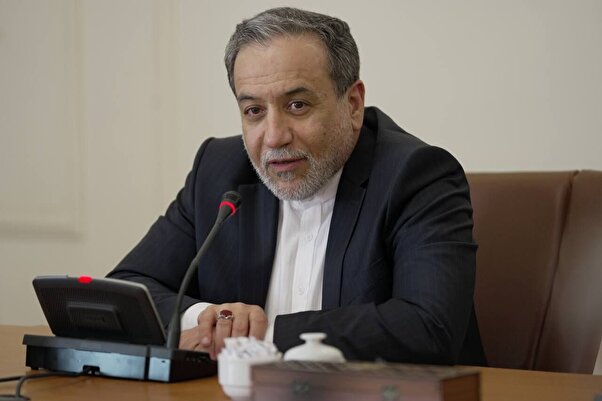 عراقچی: مقام معظم رهبری تکلیف را روشن کردند