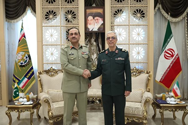 سرلشکرباقری: ایران و پاکستان برای از بین بردن تروریسم عزم قاطع دارند
