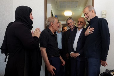 دیدار پزشکیان با برخی از خانواده‌های آسیب‌دیده از جنگ ۱۲ روزه