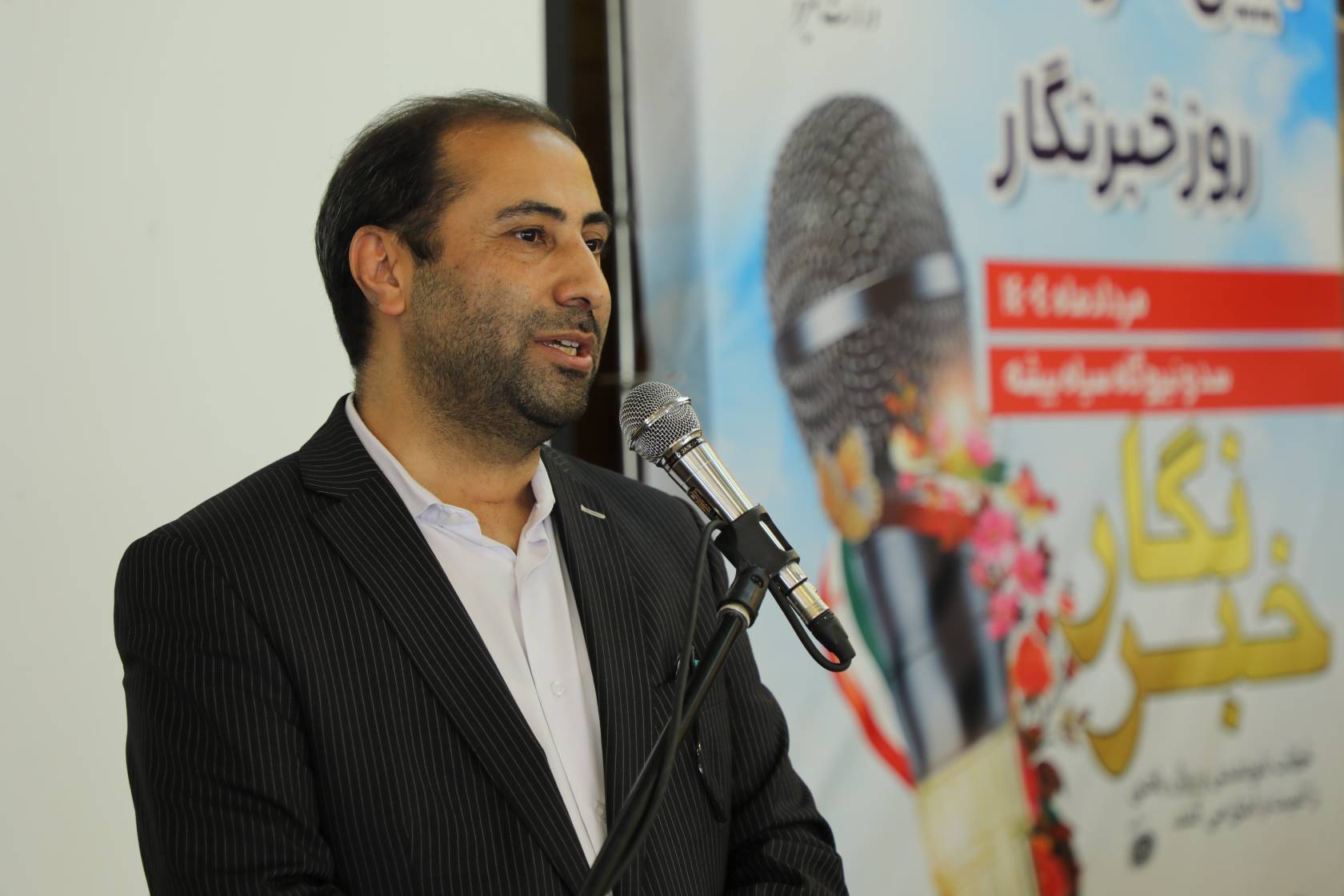 خبرنگاران کشور، افسران جنگ نرم در مقابل دشمن هستند