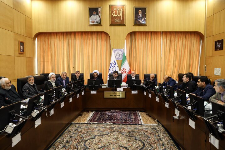 نشست اعضای کمیسیون قضایی مجلس با حضور مسئولان برای بررسی برخورد قضایی با جنایت جنگی صهیون‌ها