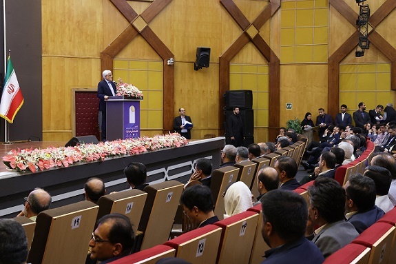 در حال گذار از صنعت وابسته به ملی هستیم/ باید فناوران میدان‌داری کنند