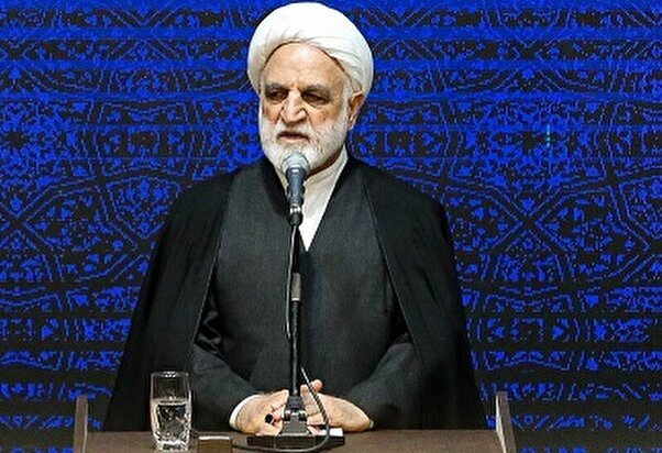 دشمن سرمایهگذاری بسیار کرده تا به زعم باطل خود مردم را از نظام جدا کند