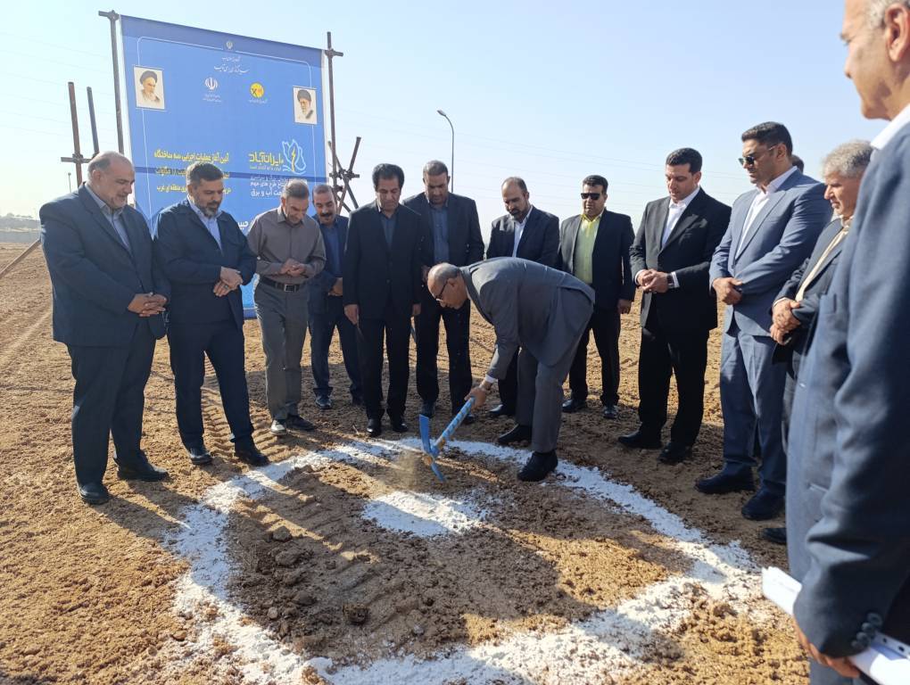 آغاز عملیات اجرایی سه نیروگاه خورشیدی باظرفیت ۱۸ مگاوات در محل پست‌های انتقال برق منطقه‌ای غرب