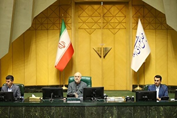 حرف از عدمکفایت رئیسجمهور و بیانیههای کذایی بازی در زمیندشمن/تکلیف ملی دولت تصمیم نهایی برای حل مشکلات مردم است