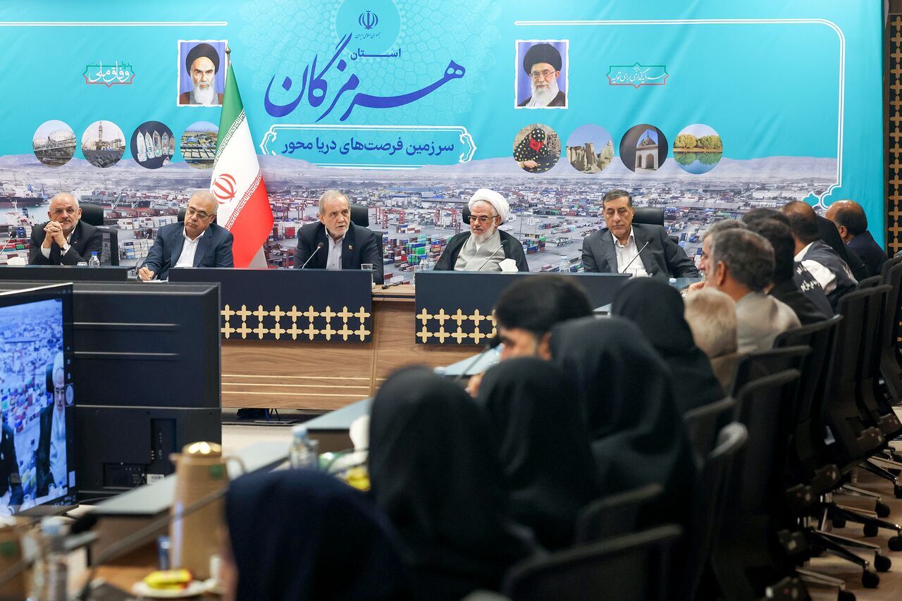 پزشکیان:  آموزش باکیفیت و مشارکت مردمی راه نجات مدارس کشور است