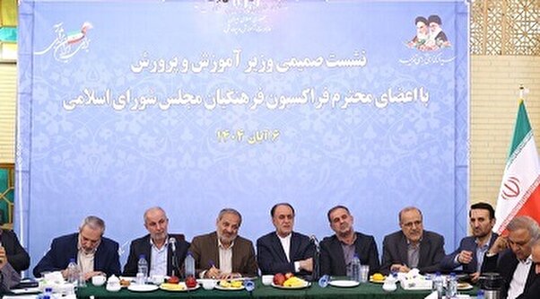 حاجی‌بابایی: ورود صندوق ذخیره فرهنگیان به بورس، گامی بزرگ برای شفافیت مالی