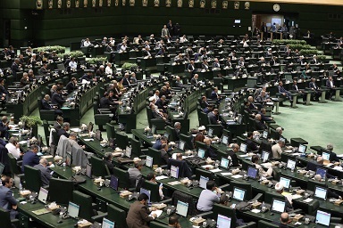 بانک‌های ناتراز منحل یا ادغام شوند