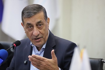 دانشگاه چشم ناظر توسعه کشور است/ سیاست باید از علم تمکین کند