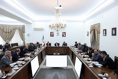 مدیری که در مسیر مخالف تصمیمات دولت است نمی‌تواند به عنوان مدیر ارشد دولت باقی بماند