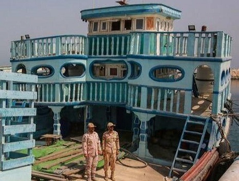 ۲ فروند شناور حامل ۸۰ هزار لیتر سوخت قاچاق در آب‌های خلیج فارس توقیف شدند