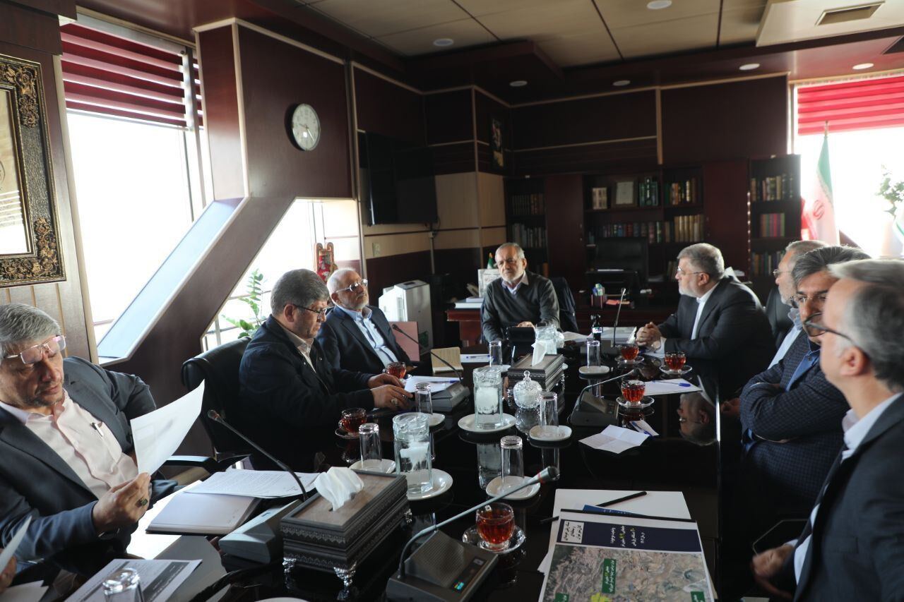 حضور رئیس جمهور در استانداری تهران/ تاکید بر توسعه شبکه ریلی استان